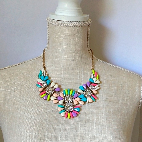 BIB NECKLACE Choker PETAL BUDS GOLDTONE Large Diamond Rose Petal Size Adjustable - Picture 2 of 6